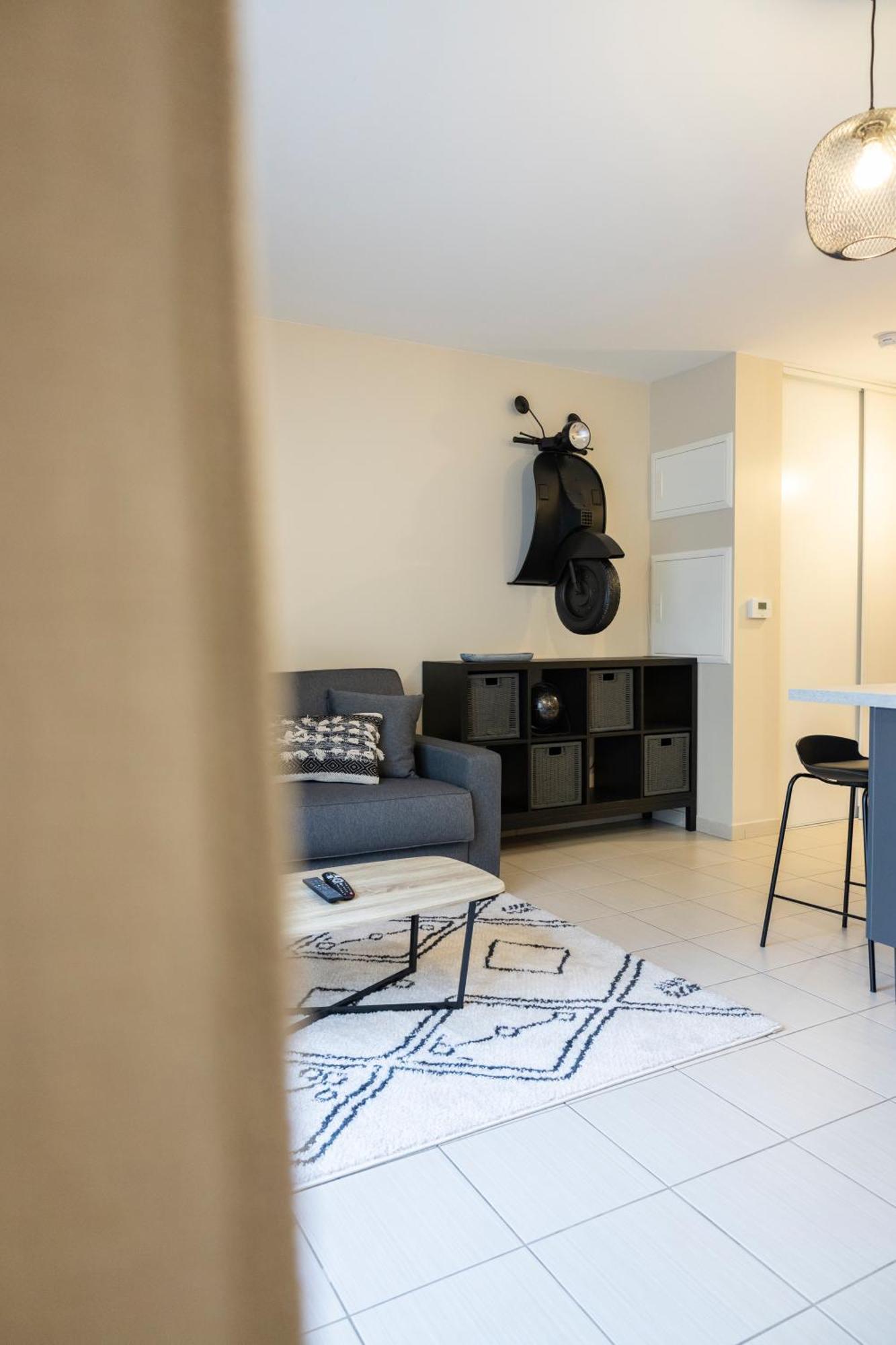 Charmant Studio En Residence Avec Parking Bussy-Saint-Georges Exterior foto